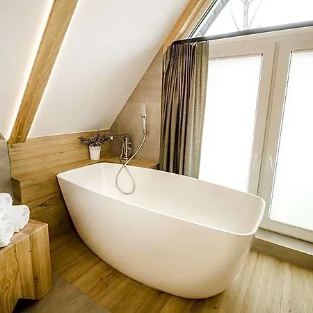 Jagiellońska 4*